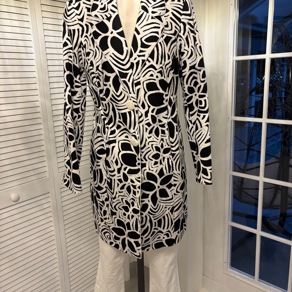 Chic Monochrome Floral Blazer